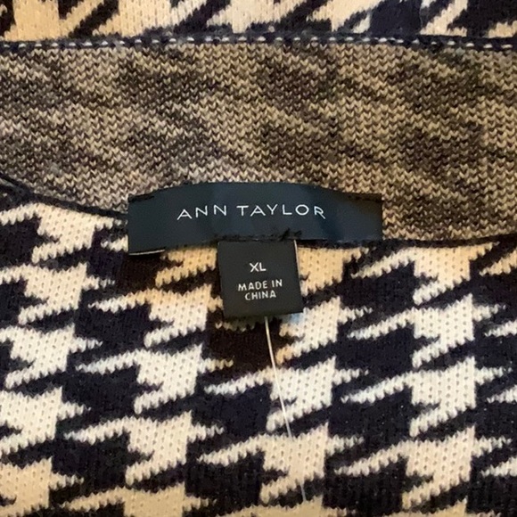 Patterned Sweater - Picture 5 of 6